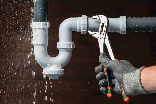 Professional Drain Cleaning technician working in Highlands, TX